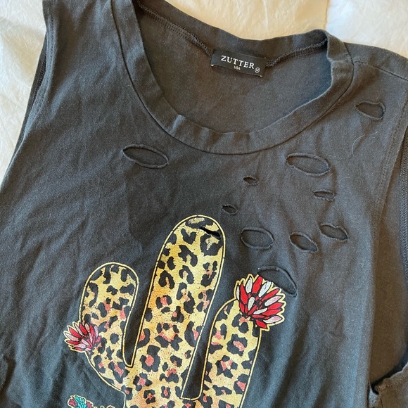 Distressed tank - Picture 3 of 3